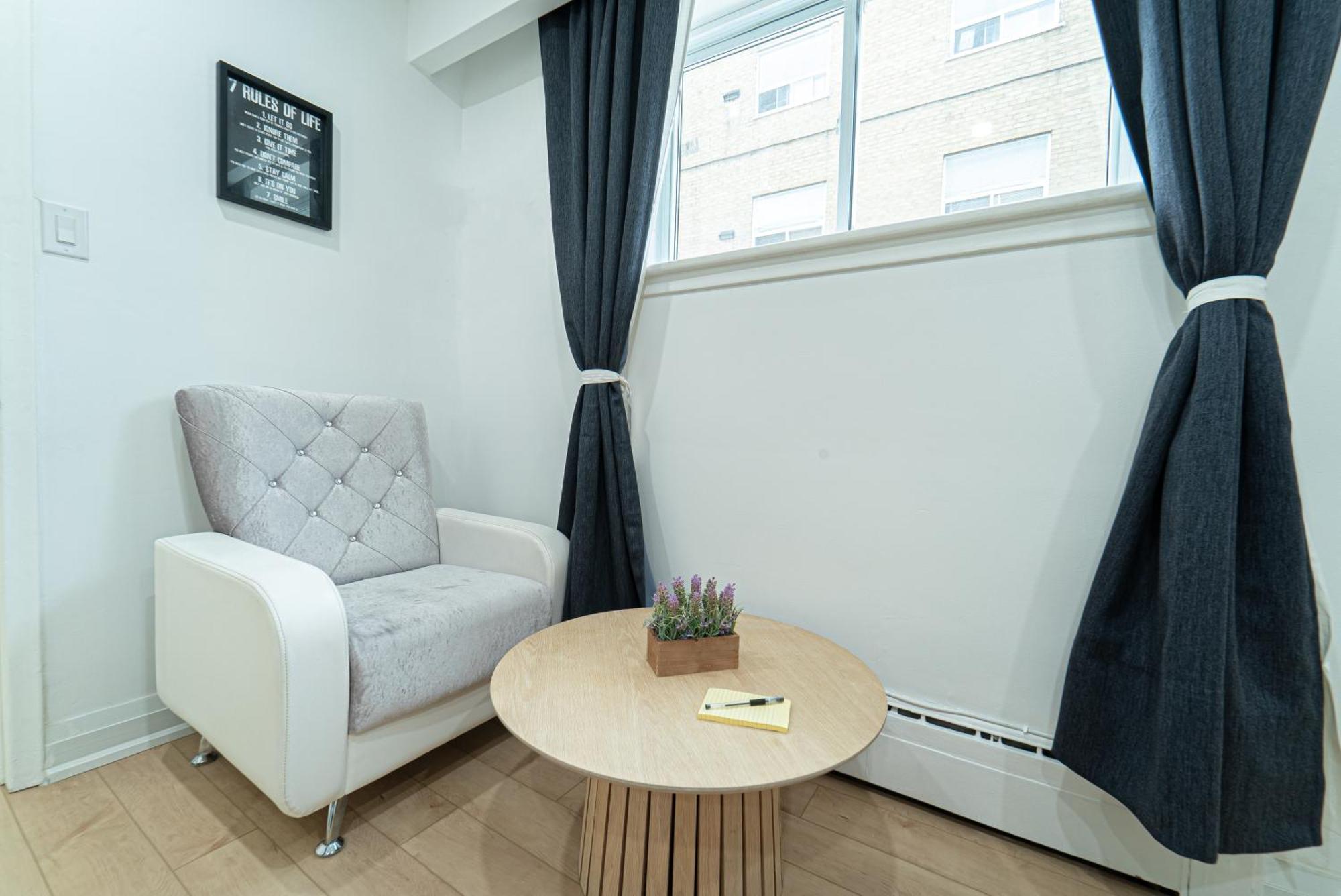 Quiet & Comfortable Double Private Room, Free Parking โตรอนโต ภายนอก รูปภาพ