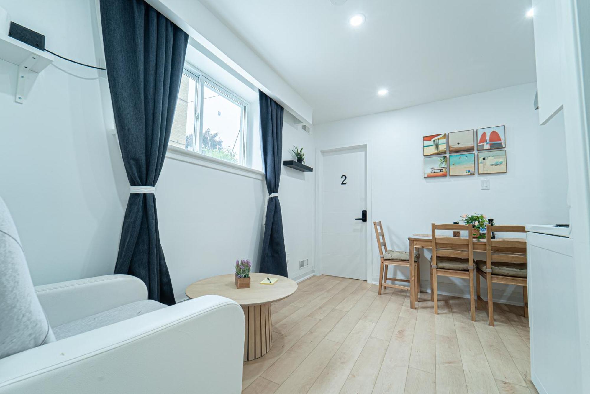 Quiet & Comfortable Double Private Room, Free Parking โตรอนโต ภายนอก รูปภาพ