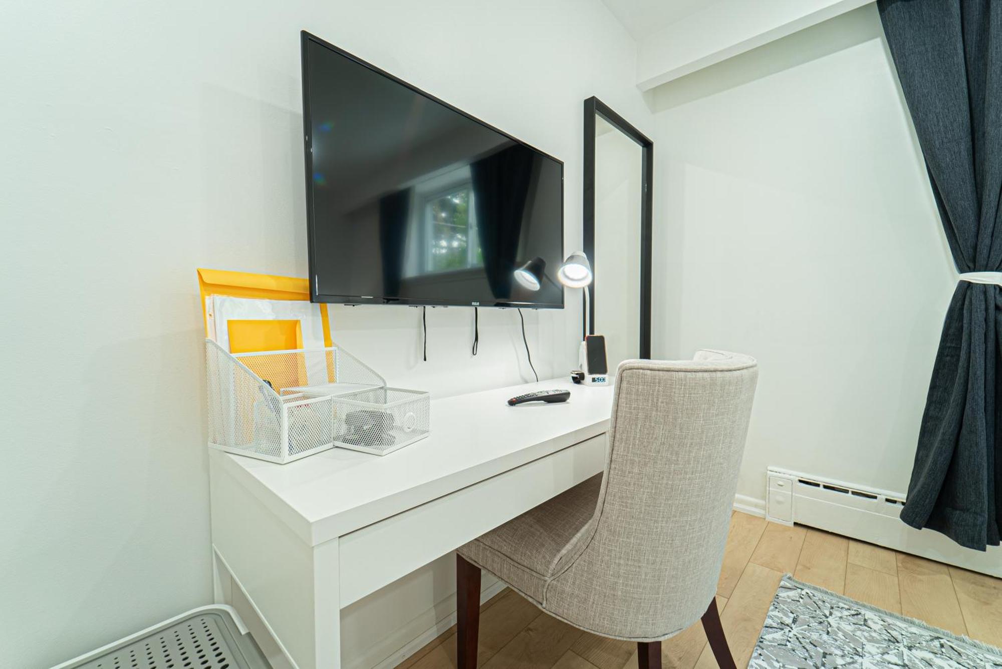Quiet & Comfortable Double Private Room, Free Parking โตรอนโต ภายนอก รูปภาพ