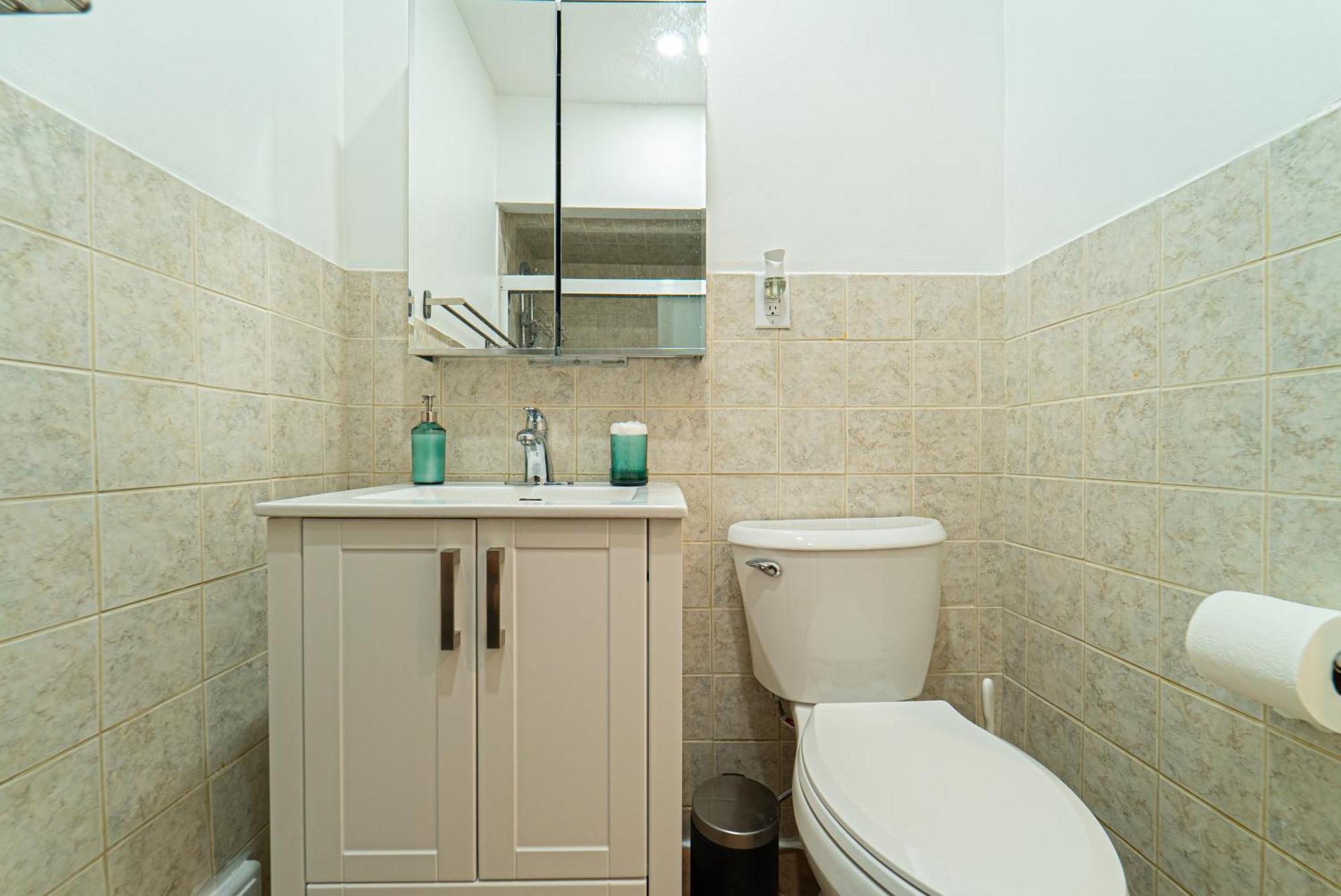 Quiet & Comfortable Double Private Room, Free Parking โตรอนโต ภายนอก รูปภาพ