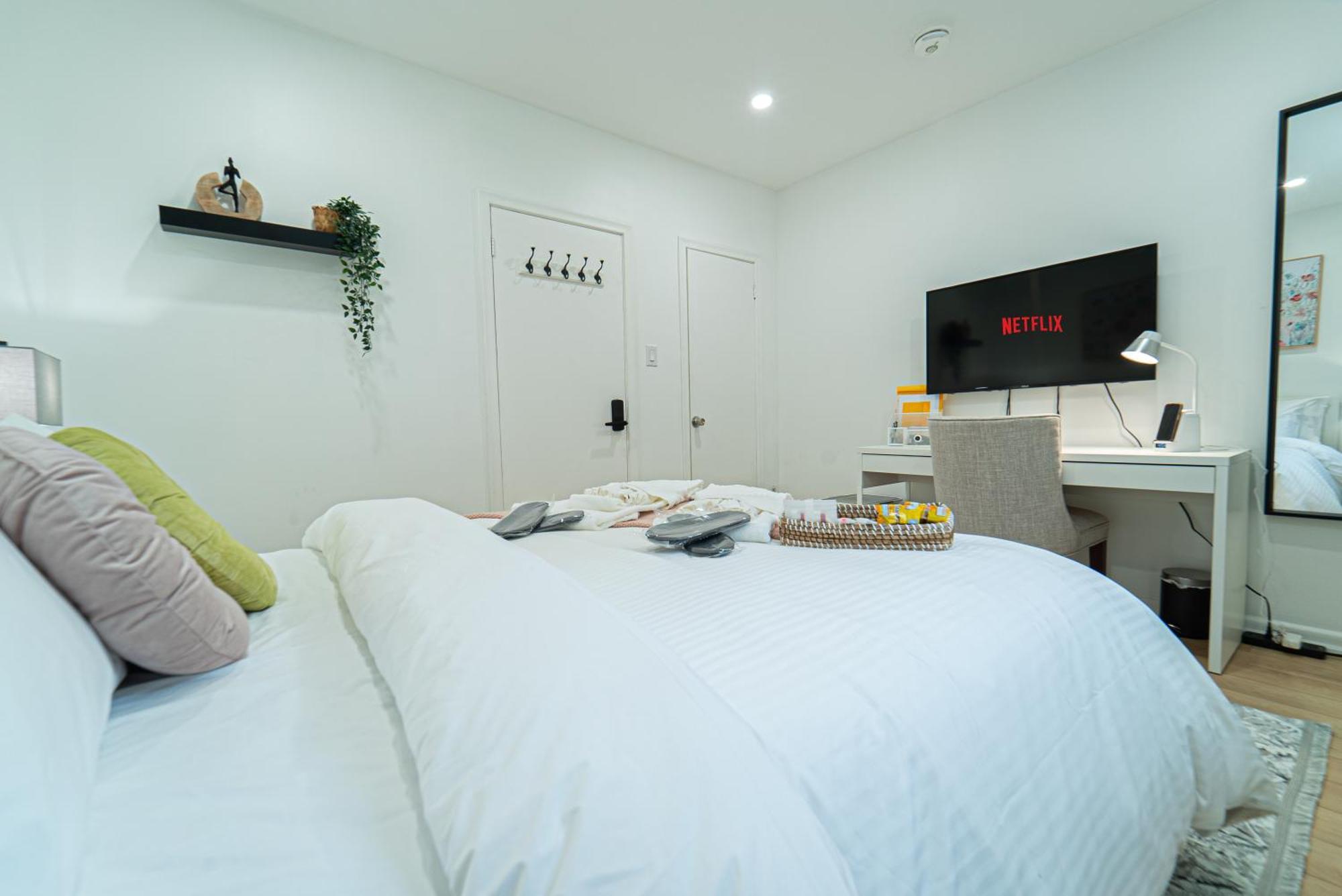 Quiet & Comfortable Double Private Room, Free Parking โตรอนโต ภายนอก รูปภาพ
