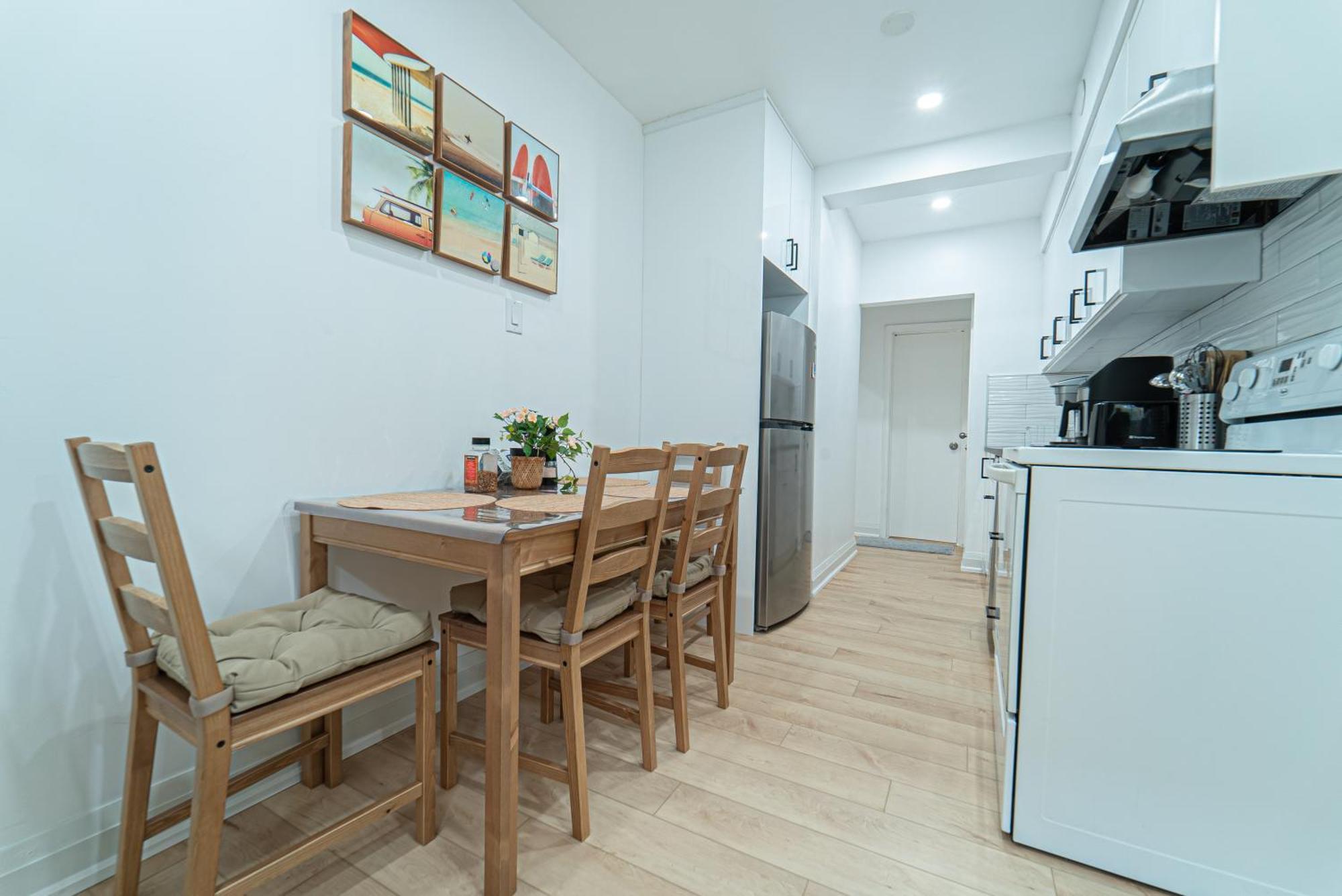 Quiet & Comfortable Double Private Room, Free Parking โตรอนโต ภายนอก รูปภาพ