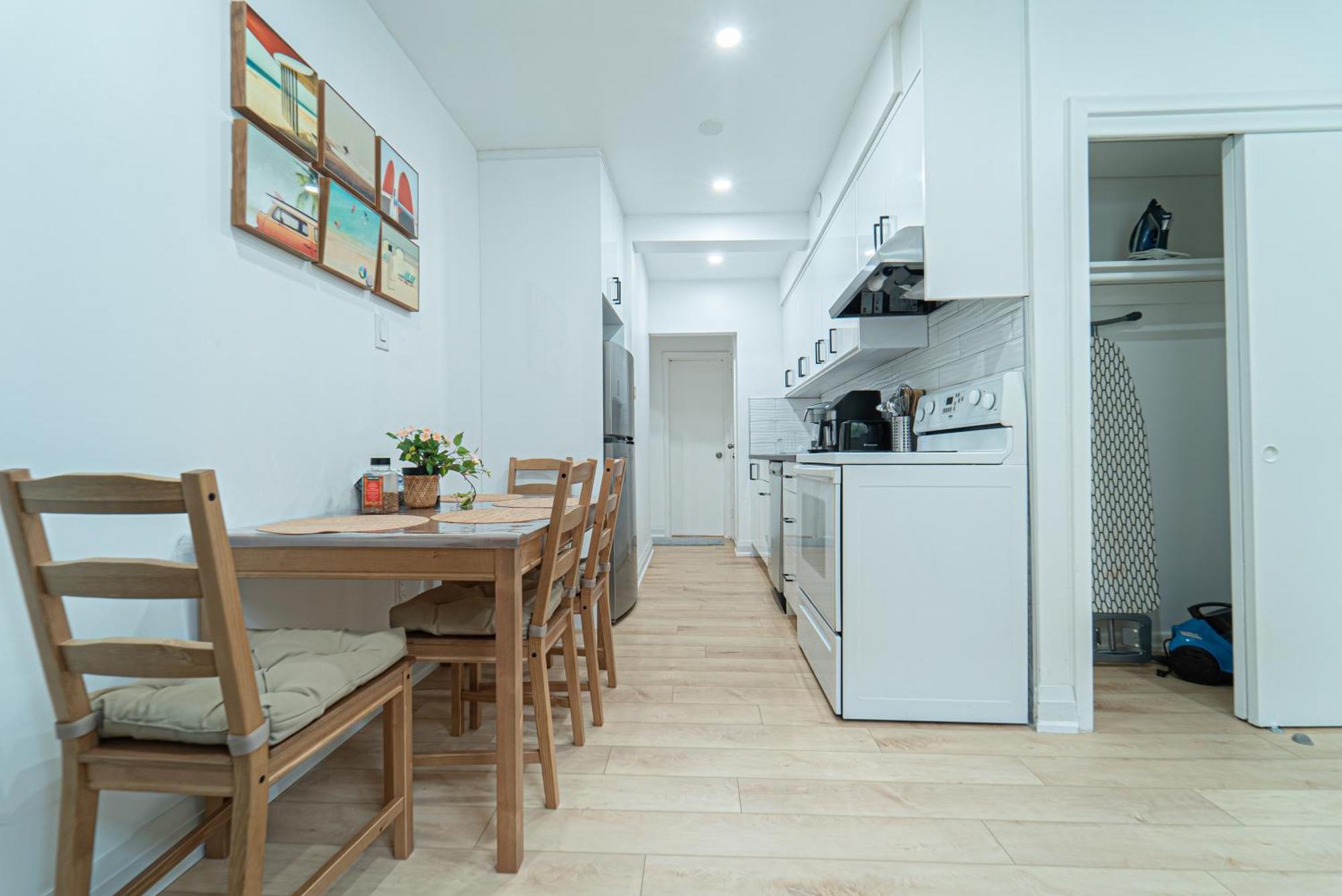 Quiet & Comfortable Double Private Room, Free Parking โตรอนโต ภายนอก รูปภาพ