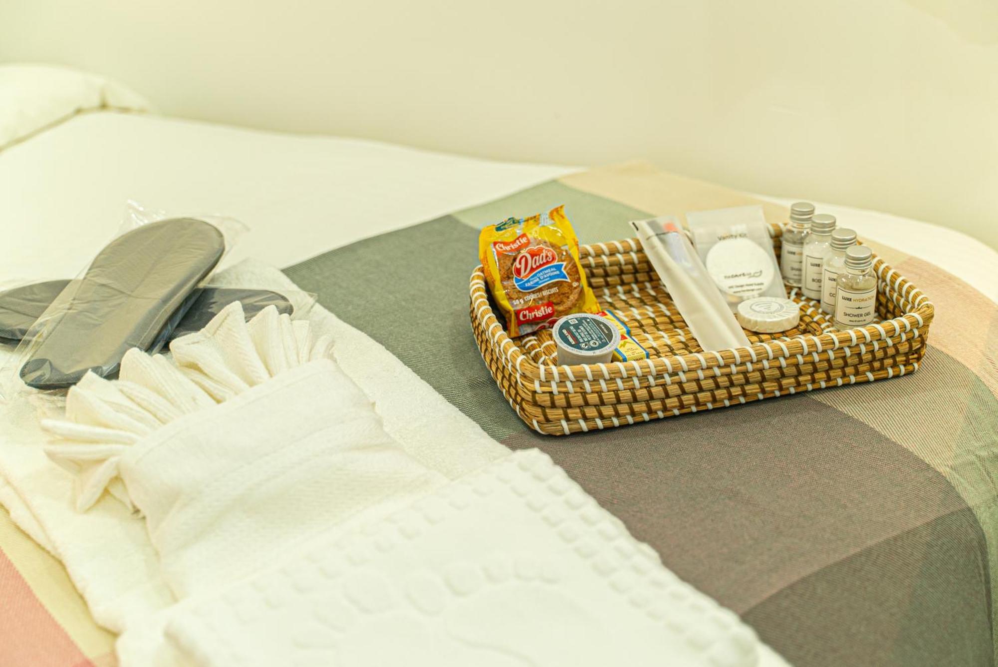 Quiet & Comfortable Double Private Room, Free Parking โตรอนโต ภายนอก รูปภาพ