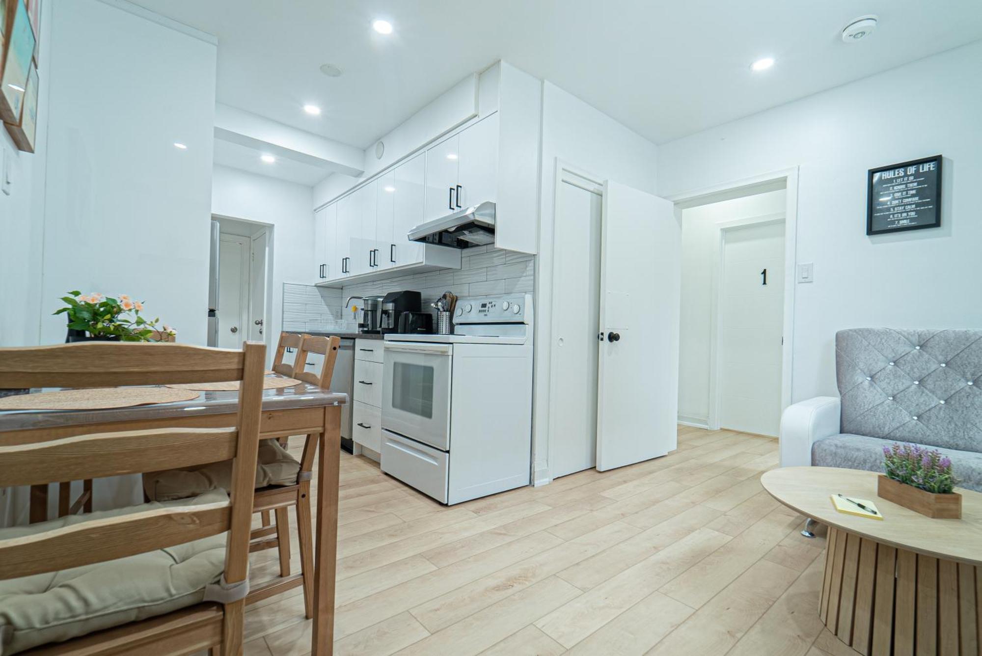 Quiet & Comfortable Double Private Room, Free Parking โตรอนโต ภายนอก รูปภาพ